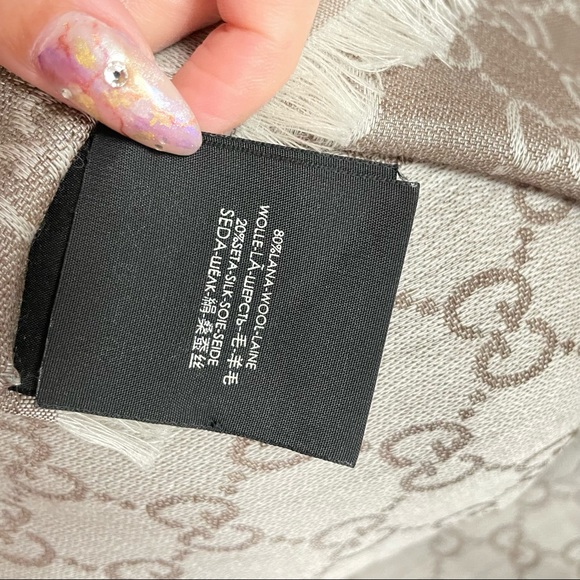 SOLD Authentic Gucci Scarf Shawl - Picture 8 of 9